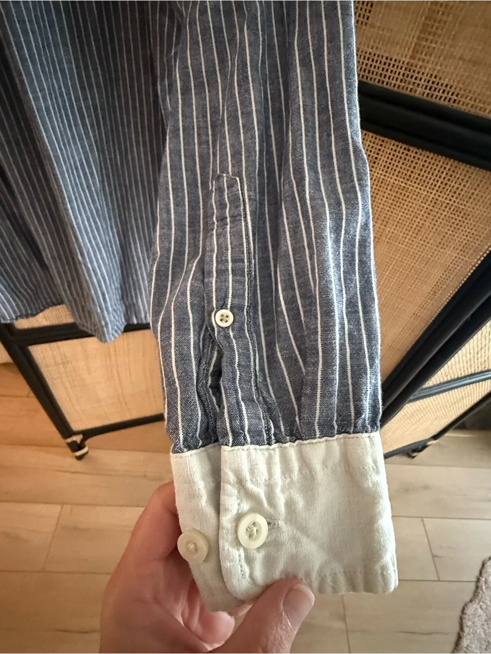 Banana Republic Men’s Relaxed Navy and White Pinstripe Shirt Large